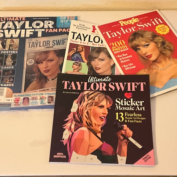 Taylor Swift Magazine Collection with Red and Blue Covers - Picture 1 of 1